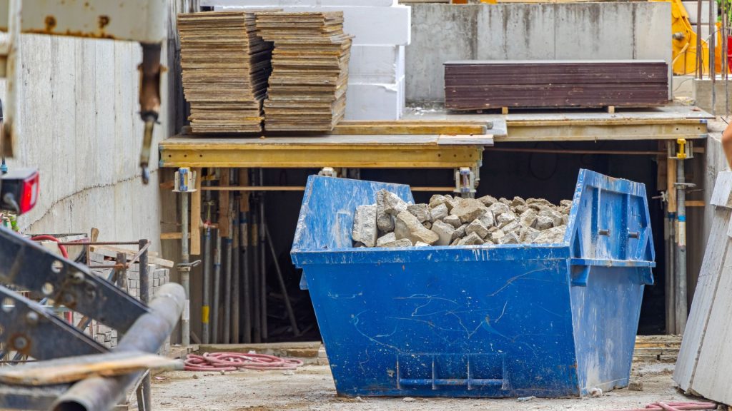 Location de Benne dans le Var : Solution Clé en Main pour vos Déchets