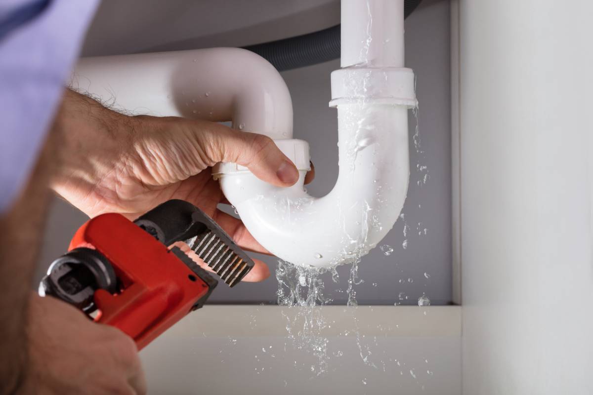 Débouchage de canalisations : quand faire intervenir un sanitaire ?
