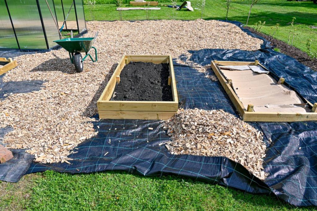 Comment installer une toile de paillage dans votre jardin ?