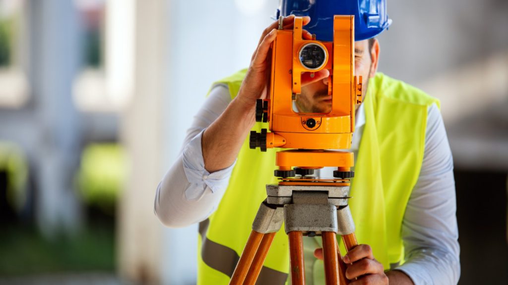 Les avantages d’utiliser un matériel topographique de haute technologie pour vos relevés de terrain