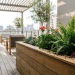 Comment choisir et installer une jardinière pour son balcon ou sa terrasse