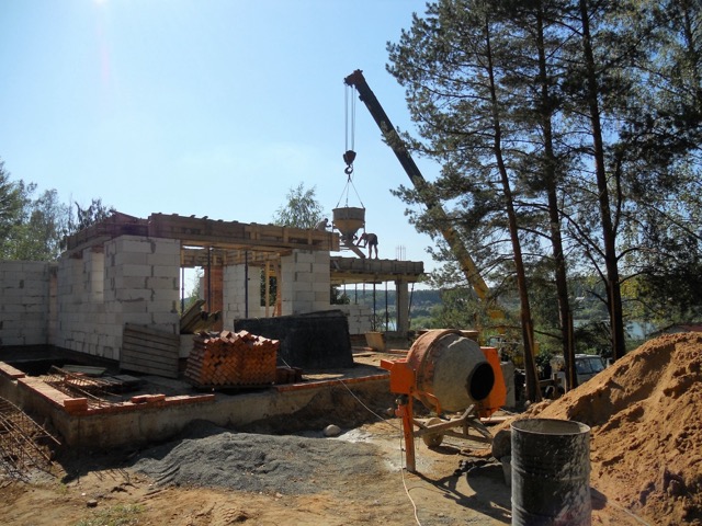Chantiers en Corse, ce que le climat méditerranéen change pour les artisans du bâtiment