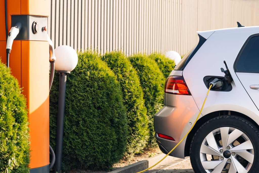 Voiture électrique : faut-il d’abord penser à votre logement ?