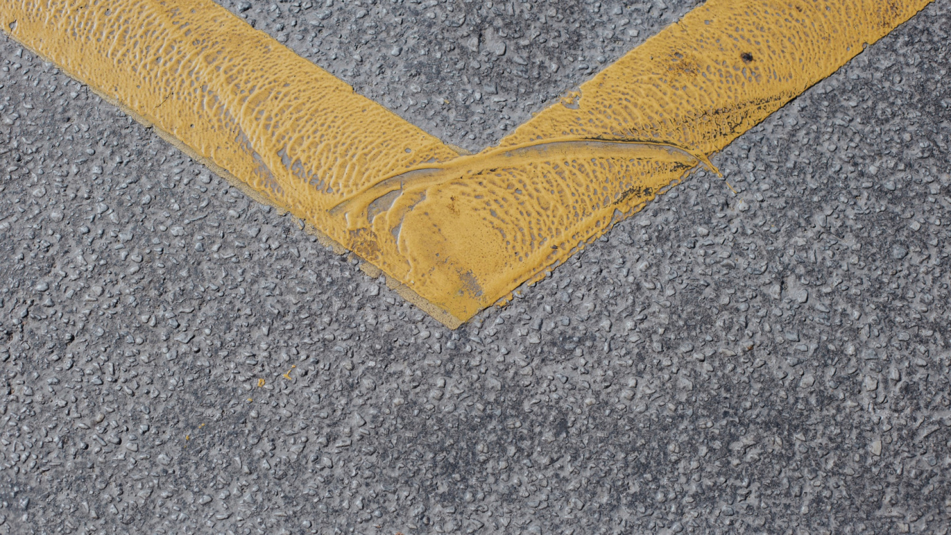 Comment choisir la bonne peinture en aérosol pour le marquage sur chantier ?