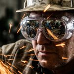 Pourquoi le port de lunettes de sécurité est-il indispensable dans de nombreux métiers ?