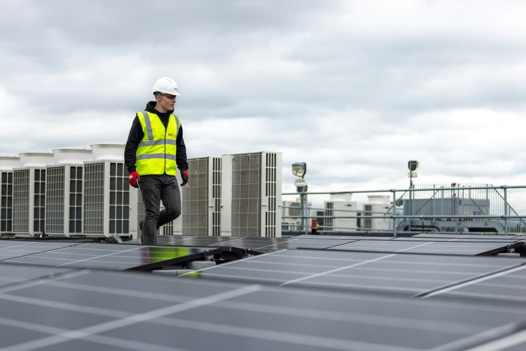 Rénovation énergétique du chauffage : étapes du démontage d'une chaudière fioul